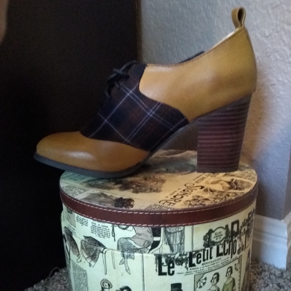Restricted vintage Oxford Heels Plaid